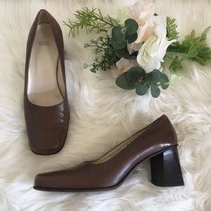Coach vintage brown leather pumps